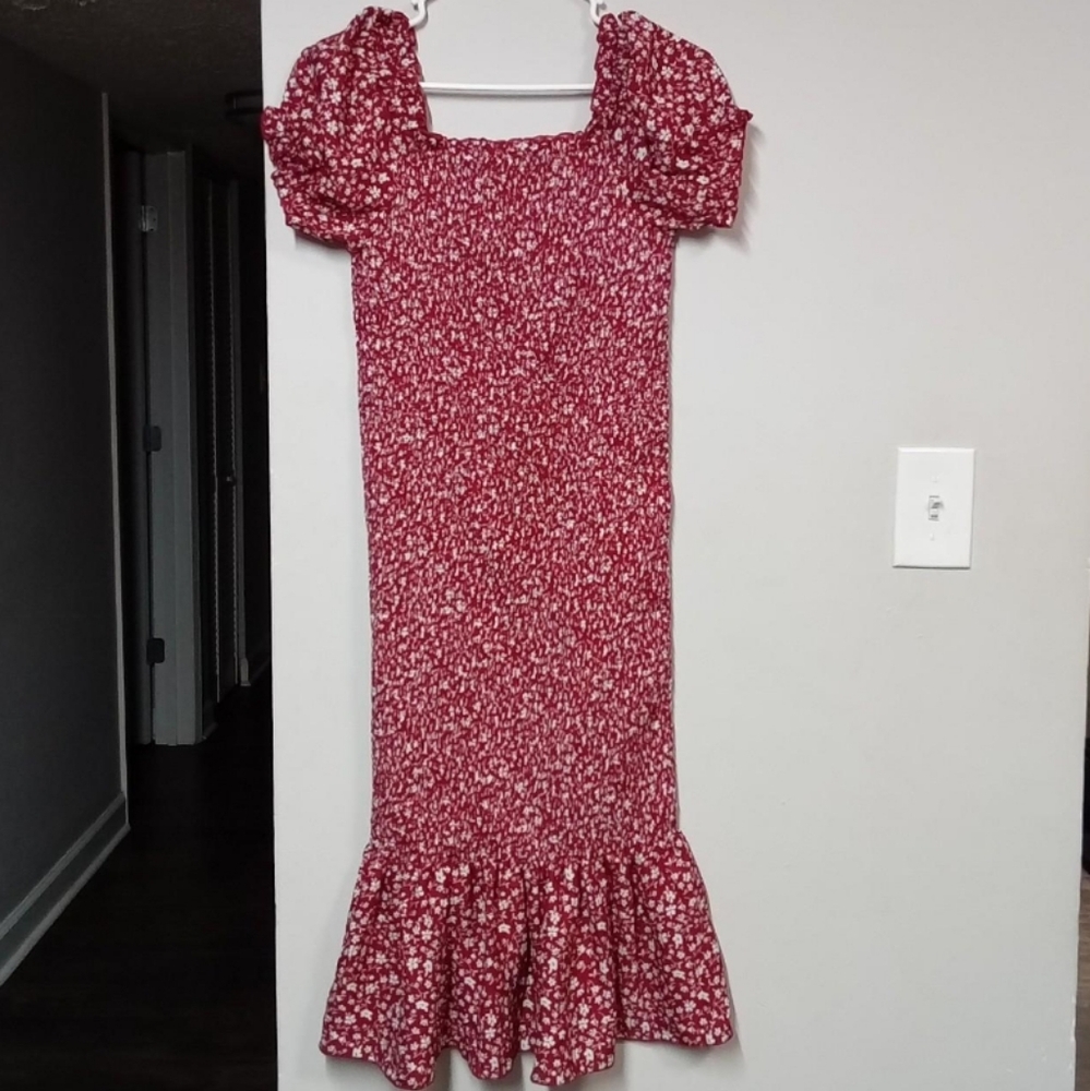 Red Floral Maxi Dress with Ruffle Hem NWOT! Size Small